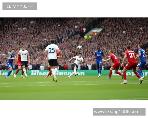 以足球球星明信片记录绿茵传奇与激情瞬间的独特收藏魅力